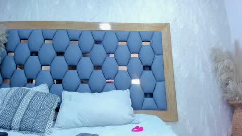 crystal_sm online show from April 2026 03:07:01 AM