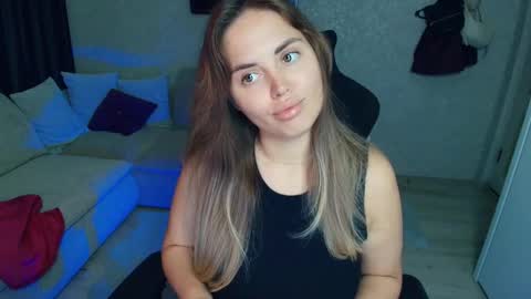 Snapshot of crystalemily chatting on October 2025 07:11:02 PM crystalemily online show from October 2025 07:11:02 PM