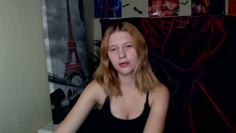 Snapshot of crystalgirl__ chatting on October 2025 06:52:01 PM Stella online show from October 2025 06:52:01 PM