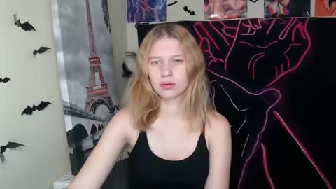 Snapshot of crystalgirl__ chatting on October 2025 07:32:01 AM Stella online show from October 2025 07:32:01 AM