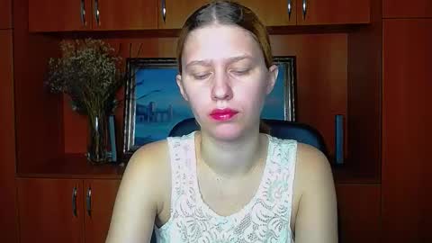 Snapshot of crystalgirl__ chatting on November 2025 07:32:01 AM Stella online show from November 2025 07:32:01 AM