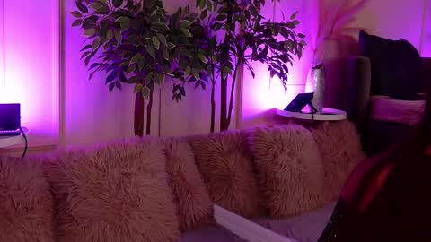 crystallred online show from January 2026 05:46:02 AM