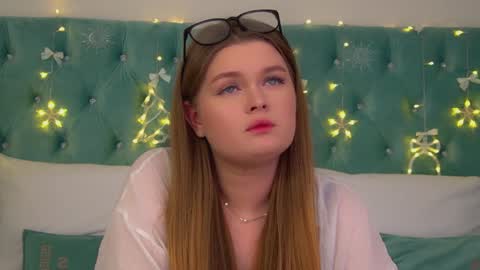 Crystal online show from December 2025 12:03:02 PM