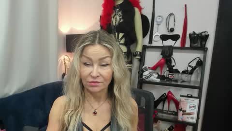 CrystalHotty online show from December 2025 06:09:02 AM