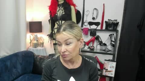 CrystalHotty online show from May 2026 04:30:02 AM
