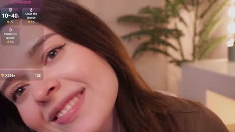 Ellie online show from October 2025 06:20:01 PM