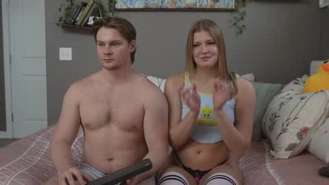 Marie and Tom online show from November 2025 10:12:01 PM