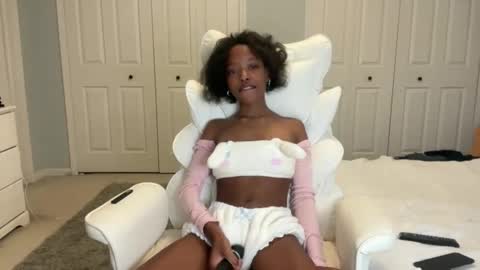 Anna online show from October 2025 09:22:01 PM