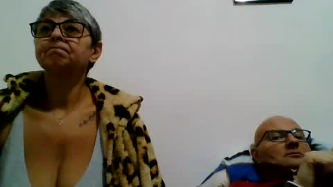 Snapshot of cuplu4346529860 chatting on December 2024 05:59:01 PM couple online show from December 2024 05:59:01 PM