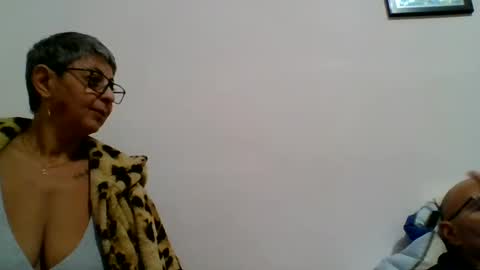 Snapshot of cuplu4346529860 chatting on December 2024 05:44:01 PM couple online show from December 2024 05:44:01 PM