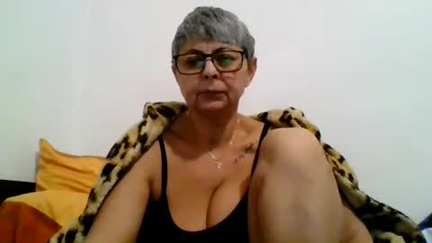 Snapshot of cuplu4346529860 chatting on January 2025 05:59:02 PM couple online show from January 2025 05:59:02 PM