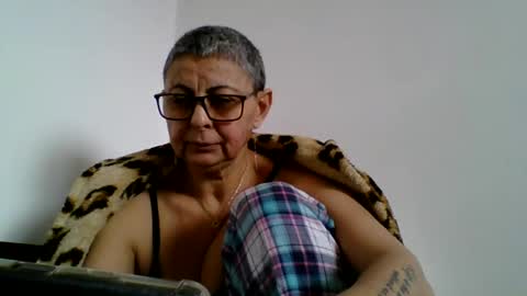 Snapshot of cuplu4346529860 chatting on January 2025 09:04:01 AM couple online show from January 2025 09:04:01 AM