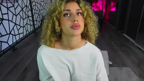 Snapshot of curlyanto chatting on May 2026 09:03:01 AM Antonia online show from May 2026 09:03:01 AM