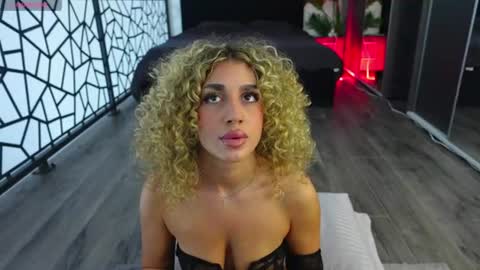Snapshot of curlyanto chatting on June 2026 10:39:01 AM Antonia online show from June 2026 10:39:01 AM