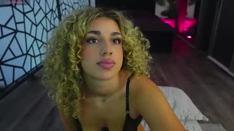 Snapshot of curlyanto chatting on July 2026 07:04:01 AM Antonia online show from July 2026 07:04:01 AM
