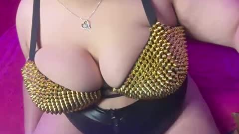 Snapshot of curlykaii55 chatting on January 2025 01:02:01 AM Kay online show from January 2025 01:02:01 AM