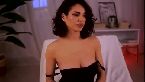 curvedlizzie online show from May 2026 10:06:01 PM