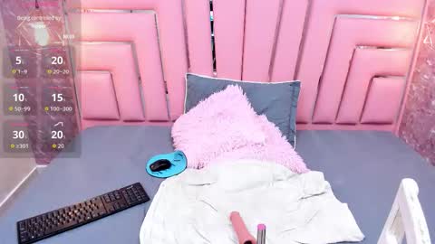 Alyanna  online show from November 2025 12:15:01 PM