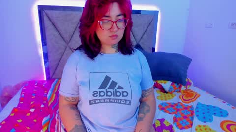 Snapshot of curvybaddie chatting on January 2025 01:18:02 AM A online show from January 2025 01:18:02 AM