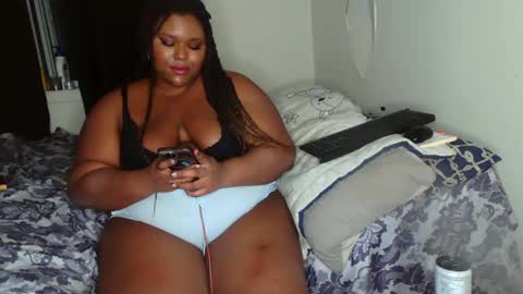 Snapshot of curvybcelinemixe chatting on December 2024 04:54:02 AM Cline online show from December 2024 04:54:02 AM