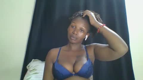 Snapshot of curvybootyj chatting on January 2025 07:04:01 PM CuteJJudy online show from January 2025 07:04:01 PM