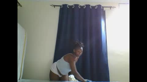 Snapshot of curvybootyj chatting on February 2025 01:56:01 AM CuteJJudy online show from February 2025 01:56:01 AM