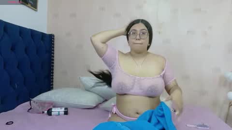 Snapshot of curvybuffgirl chatting on July 2026 07:38:01 PM Michel online show from July 2026 07:38:01 PM