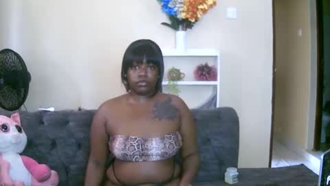 Snapshot of curvyebony1 chatting on January 2025 08:38:02 AM curtis online show from January 2025 08:38:02 AM
