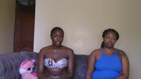 Snapshot of curvyebony1 chatting on February 2025 05:58:02 AM curtis online show from February 2025 05:58:02 AM