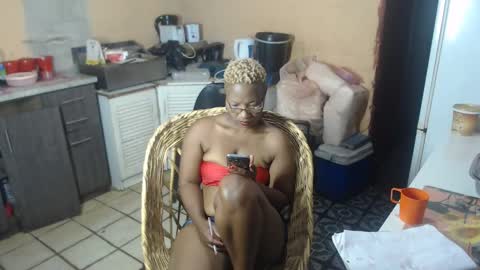 curvypear76x online show from December 2024 07:12:01 PM