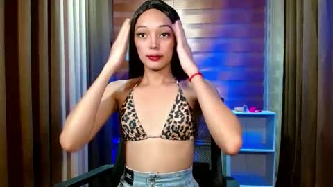 Snapshot of curybb_hanna19 chatting on April 2026 06:57:01 AM BBY CURLYHANNA online show from April 2026 06:57:01 AM