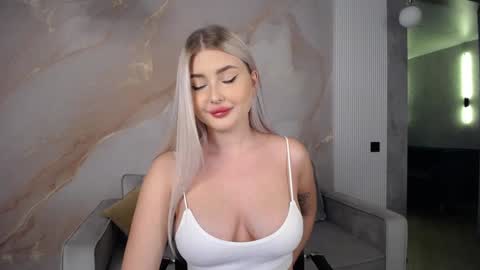 Snapshot of cute18cute chatting on December 2024 08:34:01 AM Kira  online show from December 2024 08:34:01 AM