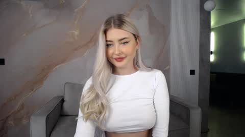 Snapshot of cute18cute chatting on December 2024 08:33:01 AM Kira  online show from December 2024 08:33:01 AM