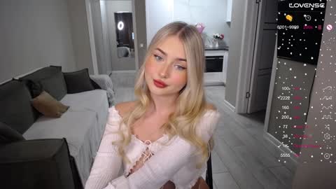 Snapshot of cute18cute chatting on September 2025 12:31:02 PM Kira  online show from September 2025 12:31:02 PM