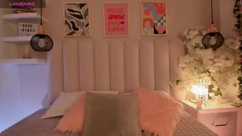 Amber  online show from November 2025 08:33:02 PM