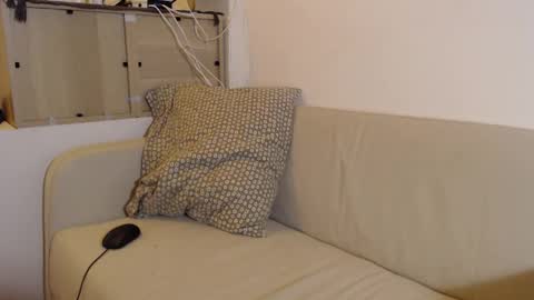 Tomas online show from December 2025 06:37:02 PM