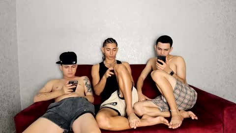Snapshot of cute_boys18 chatting on February 2025 05:43:01 PM ARTURO-18 MATIAS-18 NIKOLAY-19 HADES-18 GABO-19 online show from February 2025 05:43:01 PM