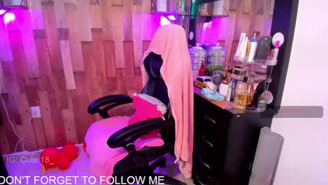    Independent Model online show from November 2025 10:31:02 PM