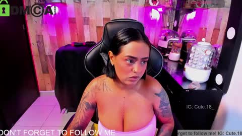 Snapshot of cute_elii chatting on April 2026 01:42:02 AM Independent Model online show from April 2026 01:42:02 AM