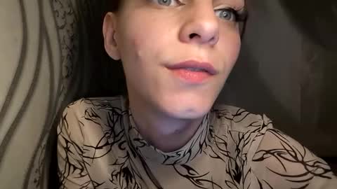 Snapshot of cute_foxis chatting on June 2026 09:17:01 PM cute_foxis online show from June 2026 09:17:01 PM