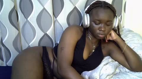 Snapshot of cute_gee chatting on June 2026 10:19:02 PM daddysdoll online show from June 2026 10:19:02 PM