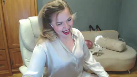 cute_phoenix online show from May 2026 06:35:01 PM