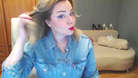cute_phoenix online show from May 2026 03:41:02 PM