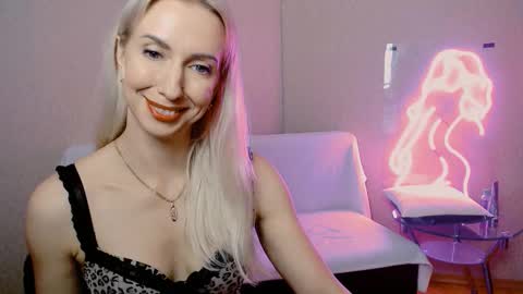 cute_smile_shy online show from November 2025 09:28:01 PM