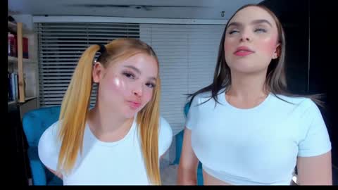 Snapshot of cuteanddesesperate chatting on January 2025 12:27:02 AM WANNA SEE MORE OF TWINS online show from January 2025 12:27:02 AM