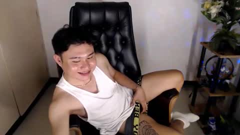 cuteasianlee online show from January 2026 04:00:01 PM