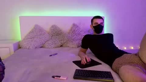 Snapshot of cutedodo chatting on September 2025 07:06:02 PM Tory and Leon online show from September 2025 07:06:02 PM