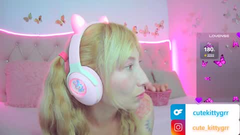 Snapshot of cuteee_kitty chatting on February 2025 12:29:02 AM Kitty online show from February 2025 12:29:02 AM