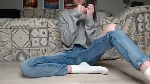 Snapshot of cuteemouse chatting on December 2024 04:42:01 PM Anna online show from December 2024 04:42:01 PM