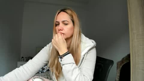 Snapshot of cutehana chatting on October 2025 06:53:02 AM MADY online show from October 2025 06:53:02 AM